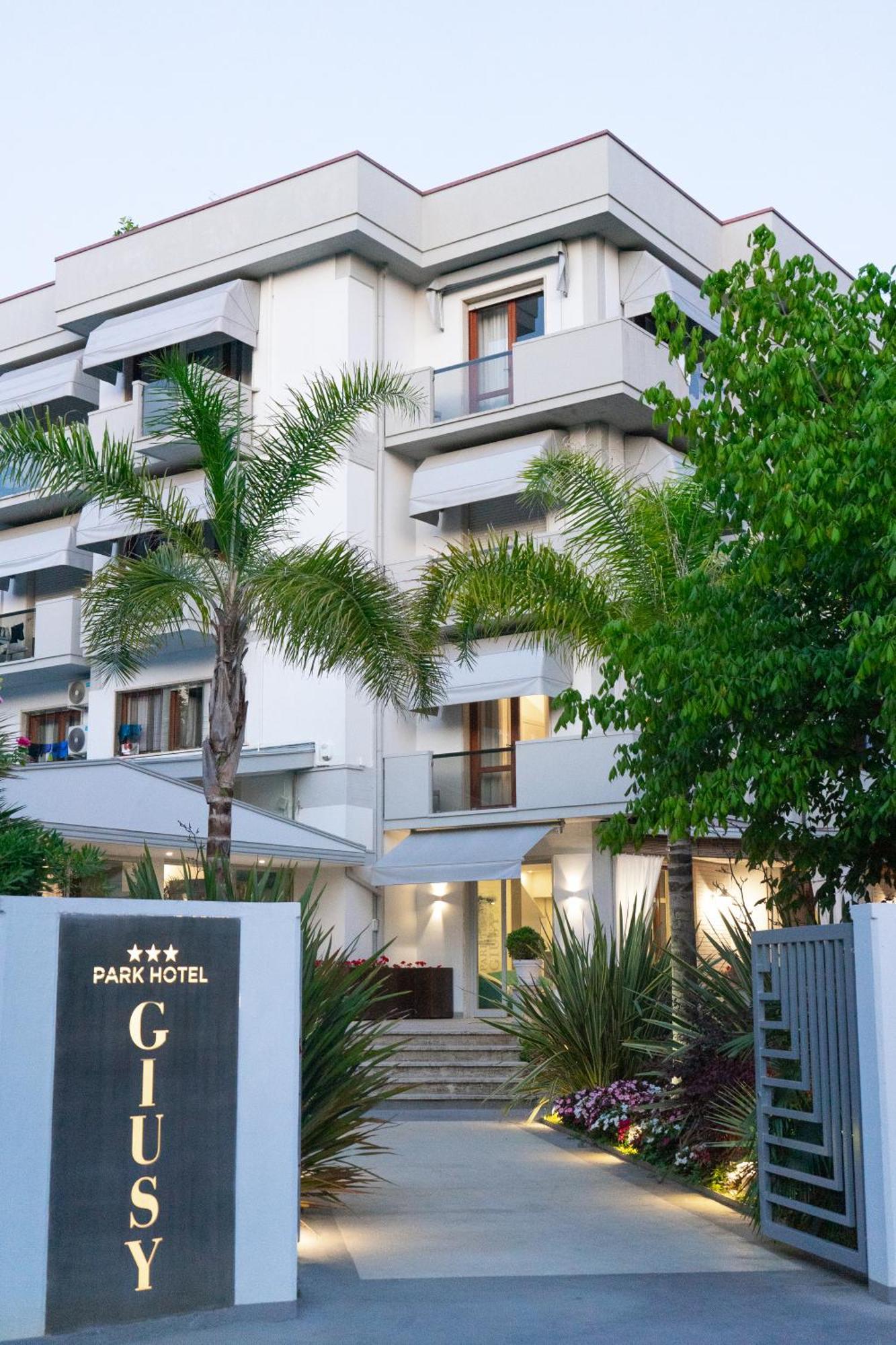 Park Hotel Giusy 利多迪卡马约雷 外观 照片